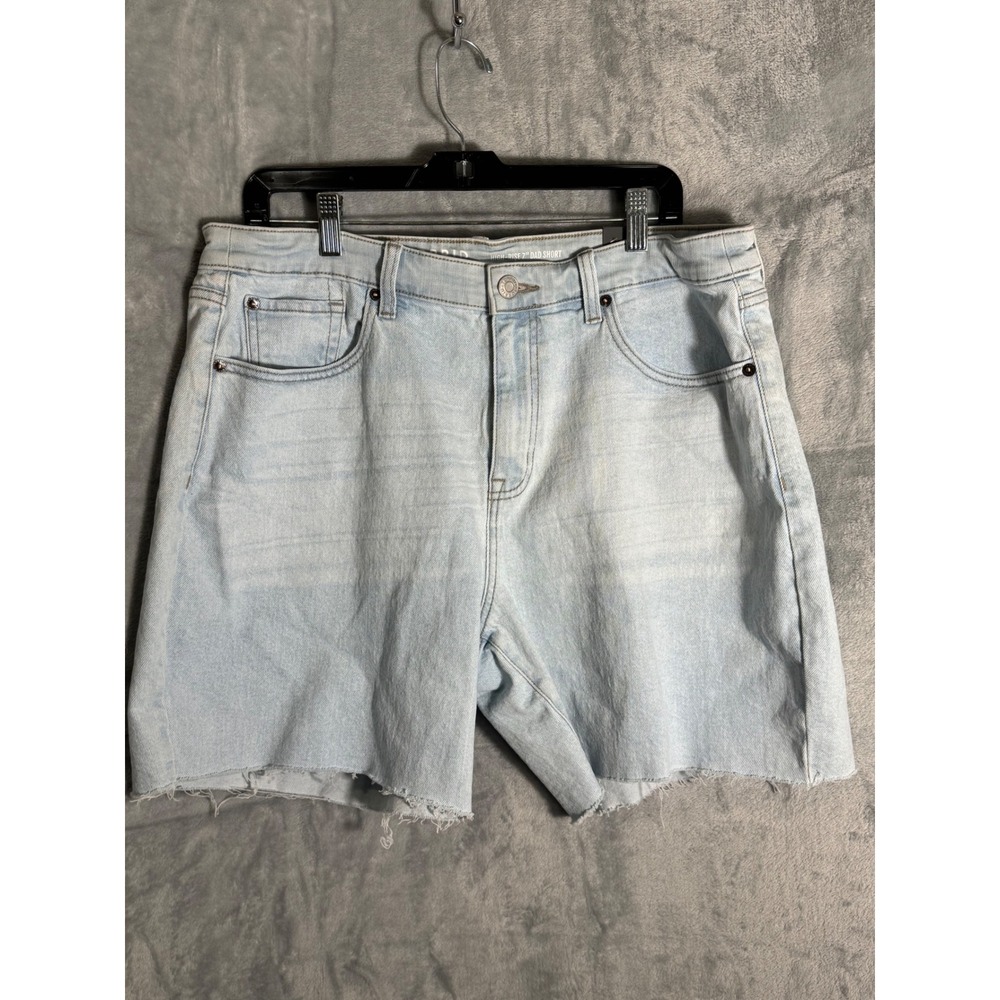 Torrid High-Rise 7 Dad Short Aviation Light Wash Denim Raw Hem 14 43651125
